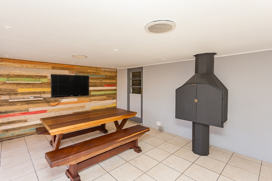 To Let 4 Bedroom Property for Rent in Sunningdale Western Cape